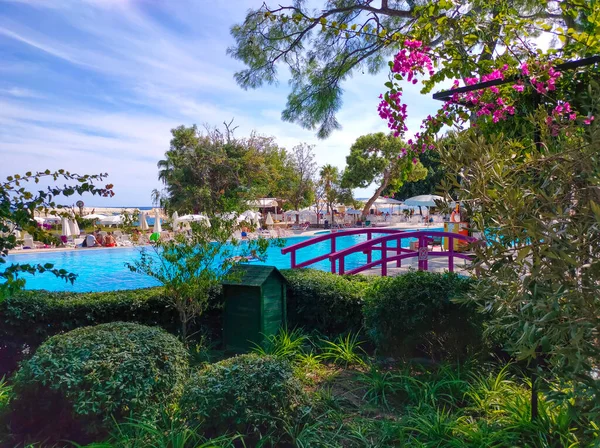 Гойнук, Анталья, Турция - 11 мая 2021 года: Вид на курортный клуб Улусой Кемер — стоковое фото