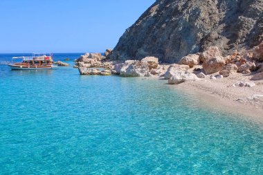 Antalya, Türkiye - Türkiye 'ye yat turu Maldivler Suluada, Adrasan' daki ünlü mavi denizde.