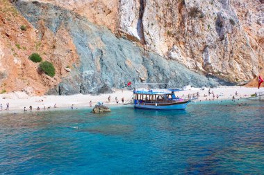Antalya, Türkiye - Türkiye 'ye yat turu Maldivler Suluada, Adrasan' daki ünlü mavi denizde.