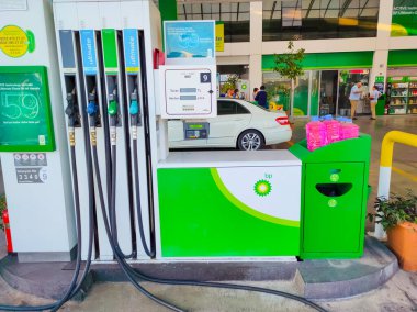 Antalya, Türkiye - 11 Mayıs 2021: Türkiye 'nin Antalya kentindeki BP benzin istasyonu