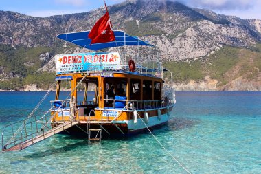Antalya, Türkiye - 15 Ekim 2020: Suluada, Adrasan 'daki ünlü mavi deniz insanları.