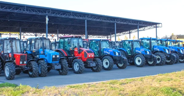 Kijev Ukrajna Június 2020 Holland 110 Traktor New Holland Egy — Stock Fotó