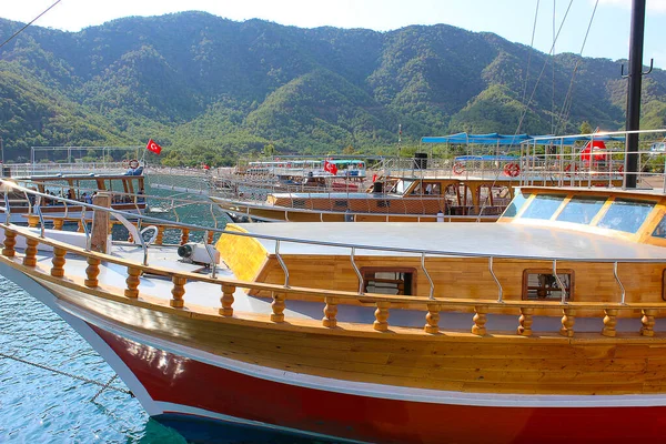 People Having Fun Yacht Shore Cozy Bay Adrasan Antalya Kemer — Stock Photo, Image