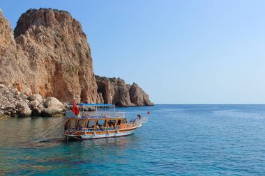Antalya, Türkiye - Türkiye 'ye yat turu Maldivler Suluada, Adrasan' daki ünlü mavi denizde.