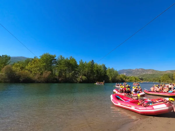 Υδάτινο Ράφτινγκ Στα Ορμητικά Νερά Του Ποταμού Κοπρίτσεϊ Στο Φαράγγι — Φωτογραφία Αρχείου