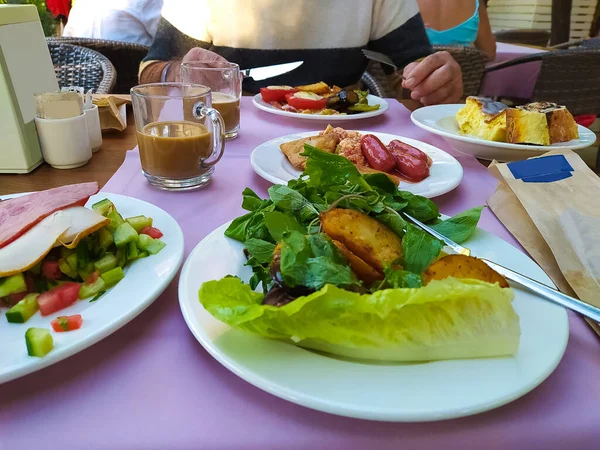 Jídlo Policích Samoobslužném Bufetu All Inclusive Turecku Abstraktním Hotelu Nebo — Stock fotografie
