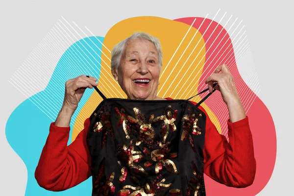 Новое Платье Старшая Женщина Шопинг Счастливая Зрелая Модель Студии Цветном — стоковое фото