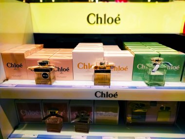 Antalya, Türkiye - 11 Mayıs 2021: Chloe 'den farklı türde parfüm alışverişi