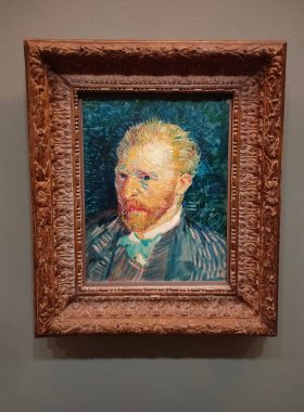 Paris, Fransa - 30 Aralık 2021: Paris, Fransa 'daki d' Orsay Müzesinde Vincent van Gogh 'un oto portresi.
