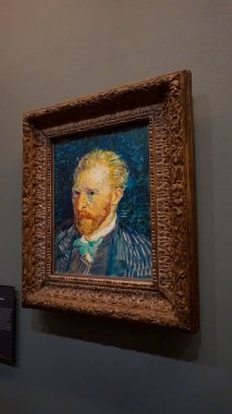 Paris, Fransa - 30 Aralık 2021: Paris, Fransa 'daki d' Orsay Müzesinde Vincent van Gogh 'un oto portresi.