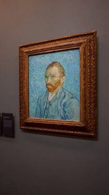 Paris, Fransa - 30 Aralık 2021: Paris, Fransa 'daki d' Orsay Müzesinde Vincent van Gogh 'un oto portresi.