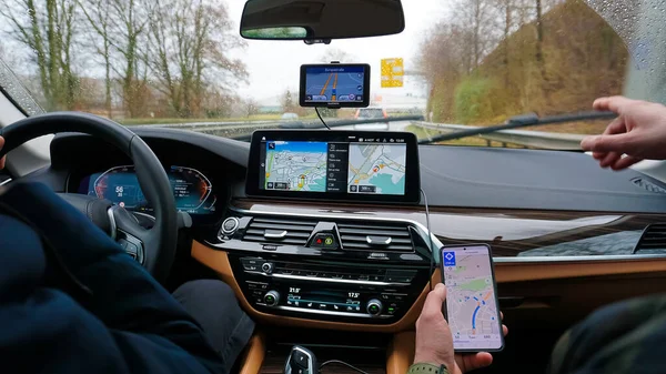 Dortmund Niemcy Grudnia 2021 Technologia Samochodzie Nawigatorem Gps Łączenia Wystrojem — Zdjęcie stockowe