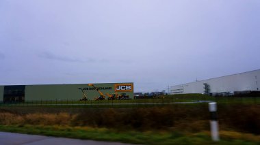 Dortmund, Almanya - 28 Aralık 2021: JCB Crawler Excavators mağazası 28 Aralık 2021 'de Almanya' nın Dortmund kentinde