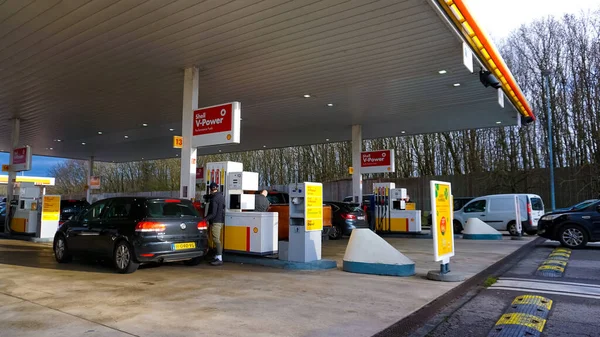 Vianden Λουξεμβούργο Δεκεμβρίου 2021 Καύσιμα Και Πρατήριο Καυσίμων Shell Στο — Φωτογραφία Αρχείου