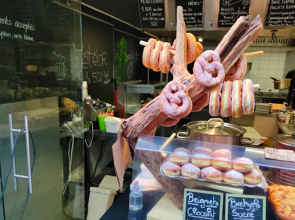 프랑스의 스트라스부르 알자스 2021 프랑스의 스트라스부르에서 프레첼 소세지 샌드위치 판매업자들 — 스톡 사진