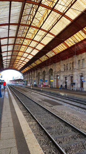 Estrasburgo Alsacia Francia Diciembre 2021 Gente Estación Tren Gafas Modernas — Foto de Stock
