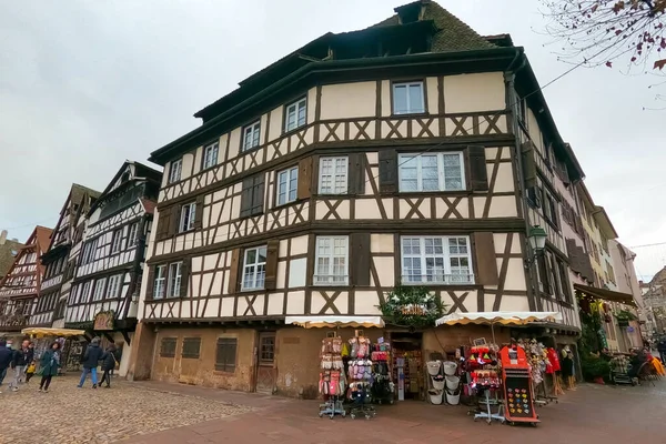Strasbourg Alsace France December 2021 People Street Facades Houses Traditionally — Stock Photo, Image