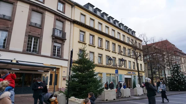 Colmar Francia Diciembre 2021 Gente Calle Con Decoraciones Navideñas Colmar — Foto de Stock