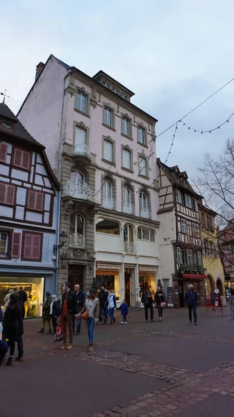 Colmar França Dezembro 2021 Pessoas Que Vão Ruas Com Decorações — Fotografia de Stock