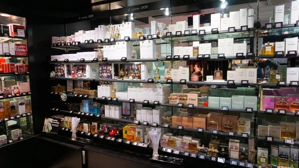 Colmar Fransa Aralık 2021 Sephora Sephora Çeşitli Renkte Ruj Fransız — Stok fotoğraf