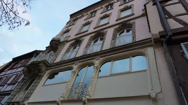 Colmar Petit Venice Rua Estreita Casas Coloridas Tradicionais Meia Madeira — Fotografia de Stock