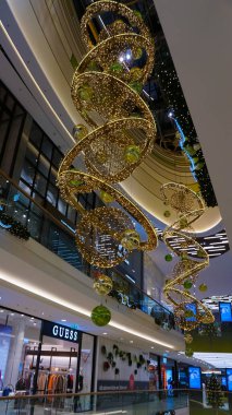 Aachen, Almanya - 3 Ocak 2022: Aquis Plaza 'daki Intimissimi mağazası 3 Ocak 2022' de Aachen 'de bir modern alışveriş merkezidir.