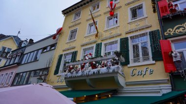 Baden-Baden, Almanya - 29 Aralık 2021: Baden-Baden 'deki Alman bira bahçesi