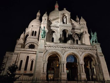 Paris, Fransa - 01 Ocak 2022: Sacre Coeur Bazilikası 01 Ocak 2022