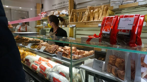 フランス 2022年1月1日 パリのEric Kayserベーカリーをご覧ください エリック カイザー Eric Kayser フランス パリに多くのパン屋や菓子店を持つスター — ストック写真