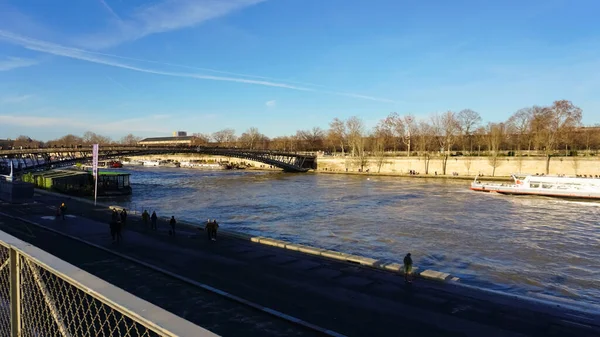 Paris France January 2022 Boat Cruising Seine River Sunny Winter — Stock Photo, Image
