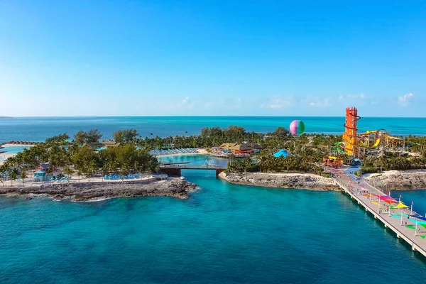 Una vista aerea dell'isola di Cococay al mare dei Caraibi — Foto Stock