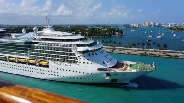 Miami, ABD - 29 Nisan 2022: Royal Caribbean Cruise Line Jewel Of The Seas gemisi 29 Nisan 2022