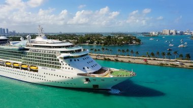 Miami, ABD - 29 Nisan 2022: Royal Caribbean Cruise Line Jewel Of The Seas gemisi 29 Nisan 2022