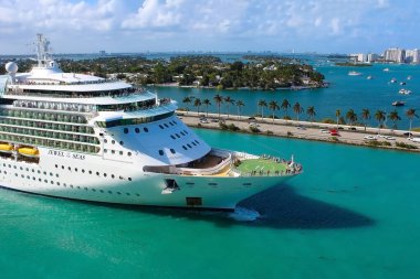Miami, ABD - 29 Nisan 2022: Royal Caribbean Cruise Line Jewel Of The Seas gemisi 29 Nisan 2022