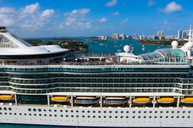 Miami, ABD - 29 Nisan 2022: Royal Caribbean Cruise Line Jewel Of The Seas gemisi 29 Nisan 2022