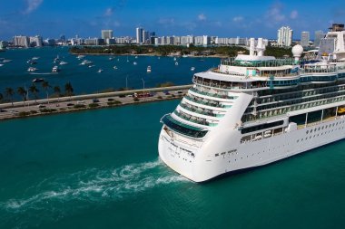 Miami, ABD - 29 Nisan 2022: Royal Caribbean Cruise Line Jewel Of The Seas gemisi 29 Nisan 2022