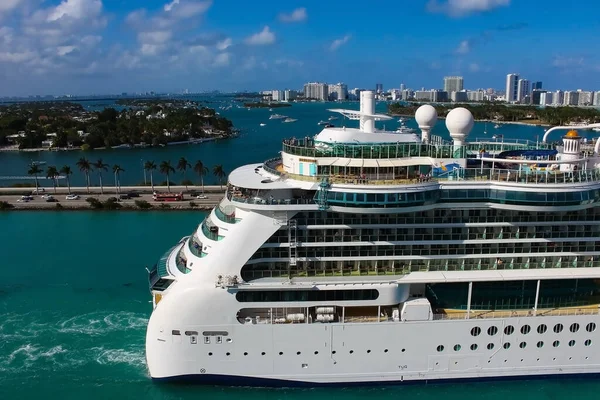 Miami, ABD - 29 Nisan 2022: Royal Caribbean Cruise Line Jewel Of The Seas gemisi 29 Nisan 2022