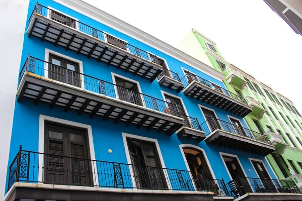 波多黎各圣胡安市中心的一座五彩斑斓的建筑 — 图库照片