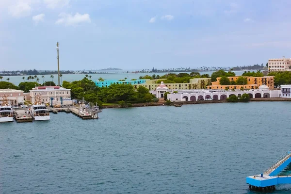 San Juan, Porto Riko 'daki limanın silüeti.