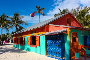 Cococay manzarası, Bahamalar 'daki ada, misafirlerin günü eğlenerek geçirdiği yer..