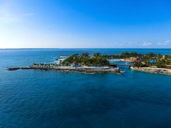 Una Vista Aérea Cococay Isla Bahamas Donde Los Huéspedes Pueden —  Fotos de Stock