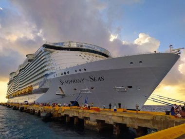 Costa Maya, Meksika... 24 Nisan 2022, Roatan, Honduras 'a yanaşan en büyük deniz senfonisi.