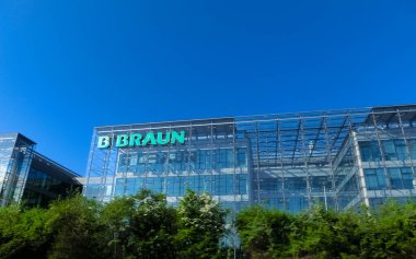 Prag, Çek Cumhuriyeti - 12 Mayıs 2022: B. Braun - Alman tıp teknolojisi şirketi, Çek şubesi
