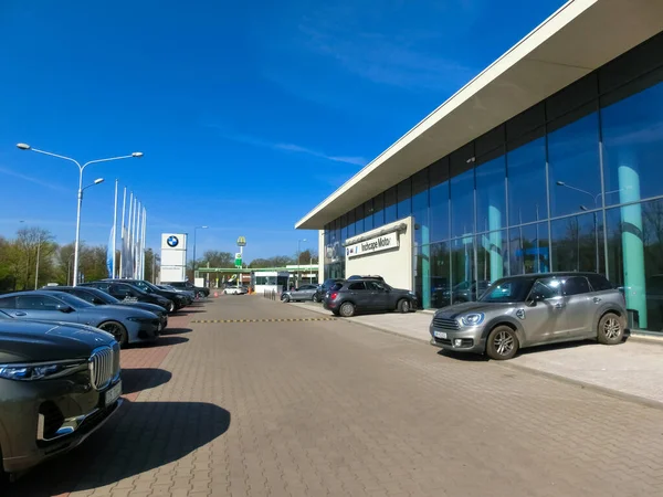 Wroclaw, Polonya - 18 Nisan 2022: BMW Inchcape Otomobil Galerisi.