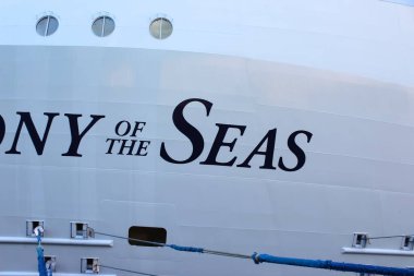 Coco Cay, Bahamalar - 29 Nisan 2022: Denizlerin Senfonisi, Cococay 'da demirli olan en büyük yolcu gemisidir.