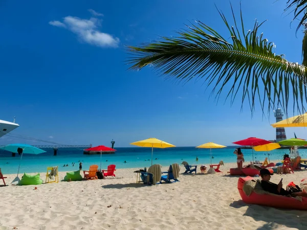 Ocean Cay Bahamy Května 2022 Lidé Odpočívající Pláži Ostrově Ocean — Stock fotografie