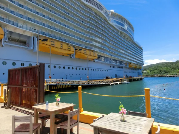 Roatan Honduras Maj 2022 Symfoni Havene Den Største Krydstogtskib Docked - Stock-foto