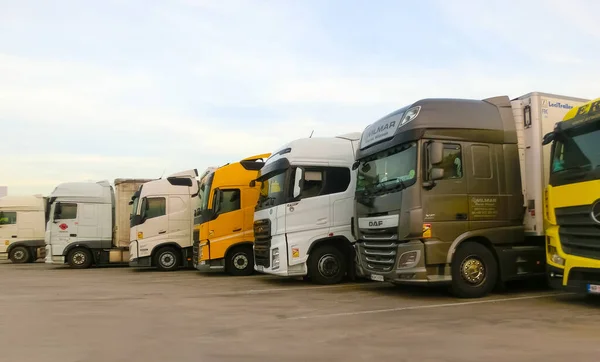 Truckpark Tcheco Maio 2022 Caminhões Caminhões Semi Reboque Estacionamento Caminhões — Fotografia de Stock