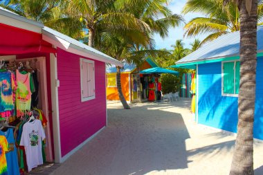 Coco Cay, Bahamalar - 29 Nisan 2022: Cococay Adası 'ndaki Bahamalar hatırası, misafirlerin eğlenebileceği Royal Caribbean yolcu gemisinin sahibi olduğu özel ada postası.