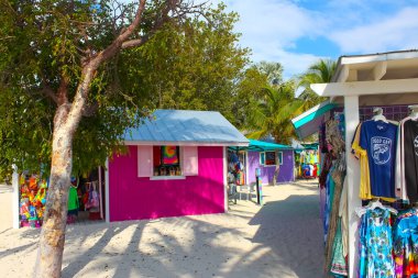 Coco Cay, Bahamalar - 29 Nisan 2022: Cococay Adası 'ndaki Bahamalar hatırası, misafirlerin eğlenebileceği Royal Caribbean yolcu gemisinin sahibi olduğu özel ada postası.